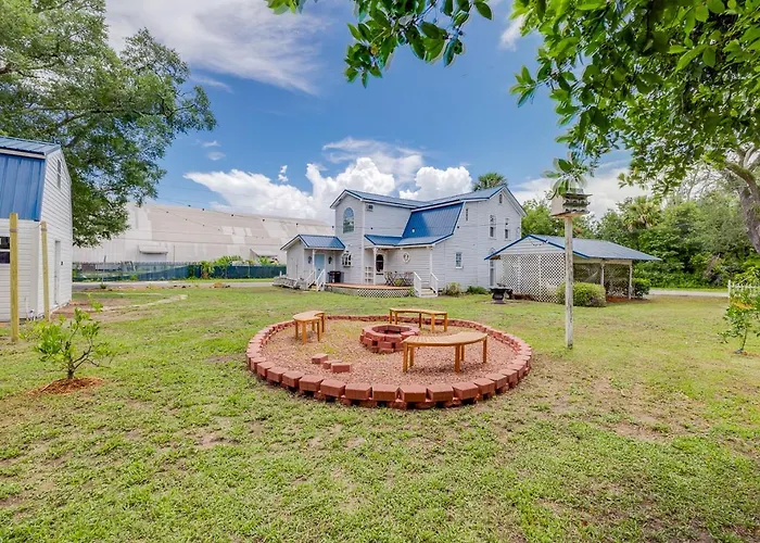 2 Houses 20 Mins To Beach - Sleeps 16