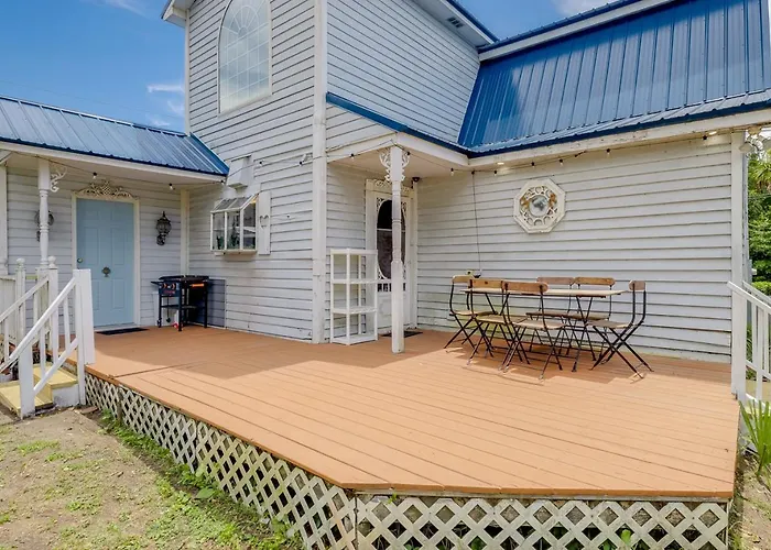 Large Colonial 20 Min From Beach