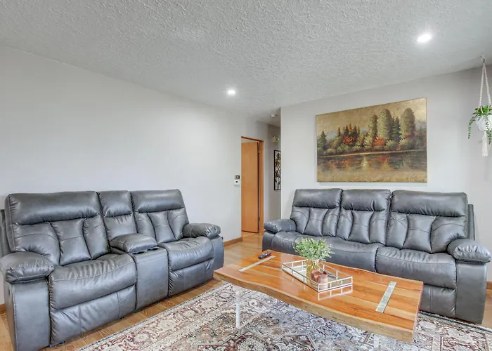 Walk To Park: Waterloo Home W/ Furnished Deck