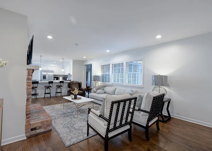 Group Getaway 6Br Near Fort Benning Huge Kitchen Private Yard