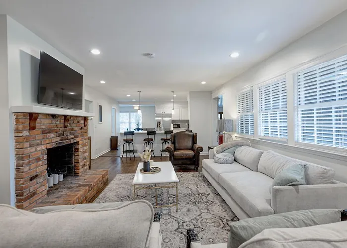 Group Getaway 6Br Near Fort Benning Huge Kitchen Private Yard