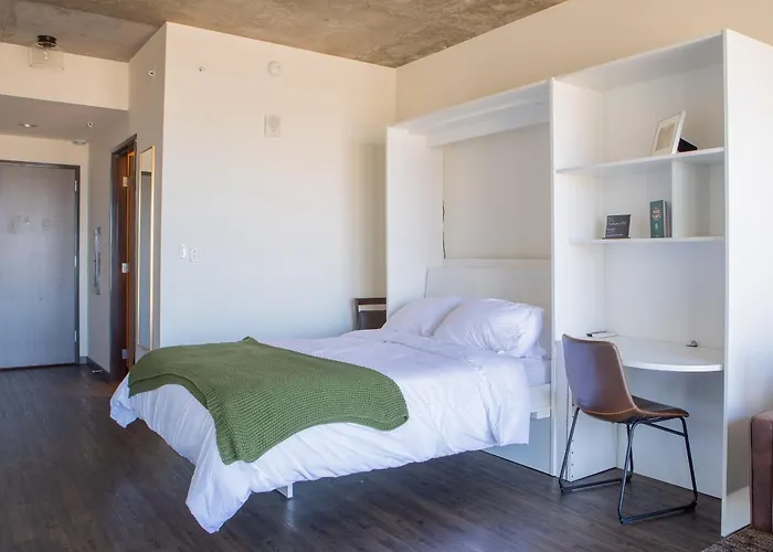 Luxury Penthouse Apt Near Brady St With Balcony And Lake View