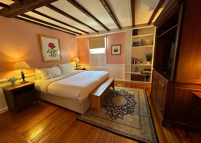 Private Historic Inn Downtown Newport
