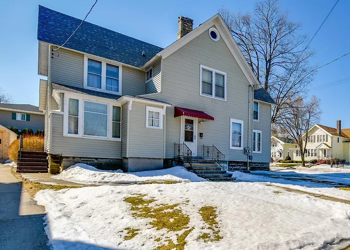 Lake Michigan Vacation Rental: 1 Block To Marina!