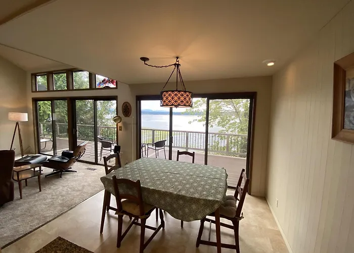 Pnw Mcm 155Ft Private Waterfront Gem On Raft Island With Hot Tub