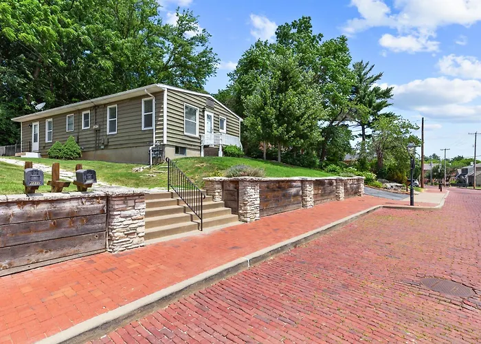 Charming Duplex On Main