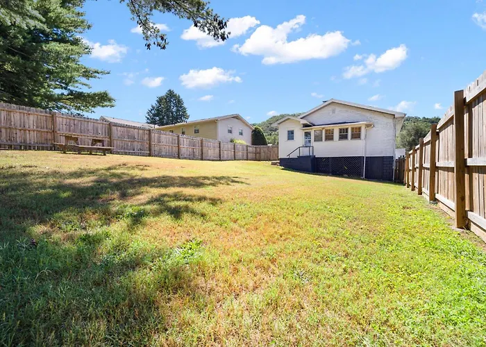 3Br Bristol Retreat - 2 Blocks From State Street
