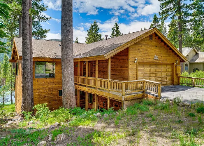 Close To Ski Slopes: Tahoe Ski Chalet W/ Fireplace