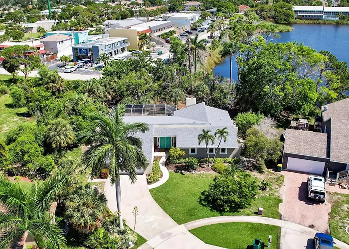 5 Beds 3 Bdr 2 Bath Heated Pool, Grill, Patio
