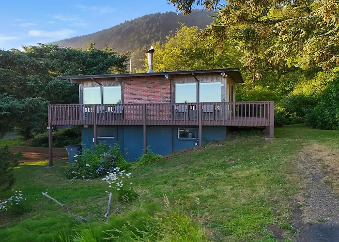 Pet-Friendly Oceanview Cabin Near Manzanita