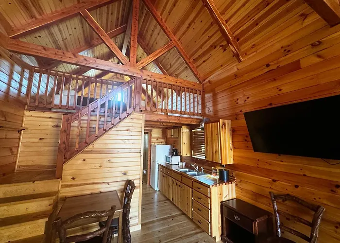 Cabins Of Mackinac & Lodge