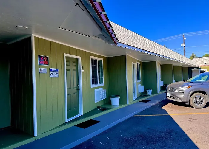 Chalet Motel - Your Cozy Basecamp For Bend Adventures