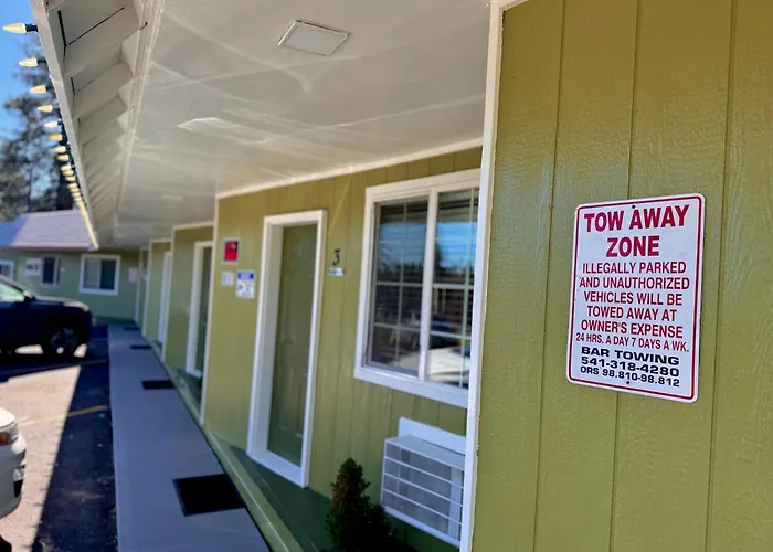 Chalet Motel - Your Cozy Basecamp For Bend Adventures