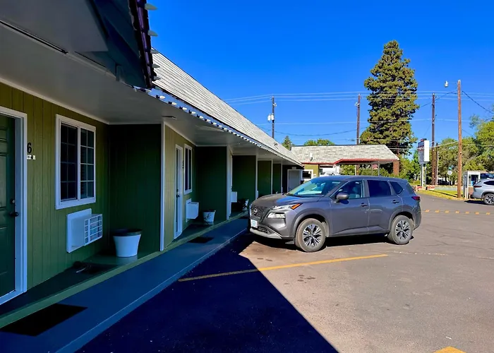 Chalet Motel - Your Cozy Basecamp For Bend Adventures