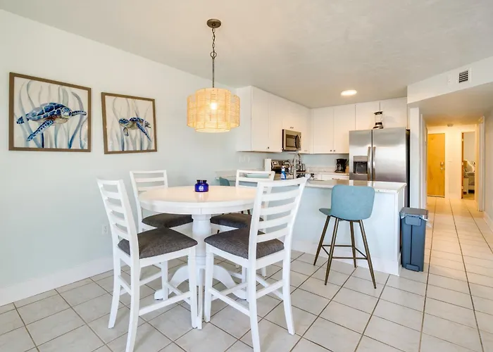 Cedar Key Condo W/ Balcony & Gulf Views!