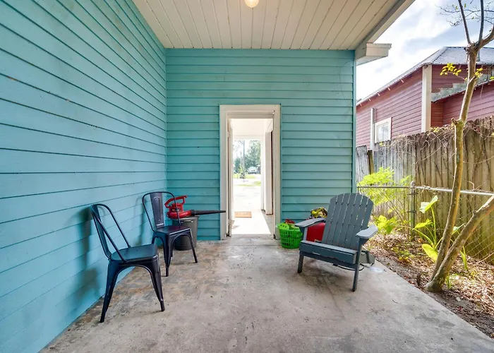 Walk To River & Shops: Downtown Dunnellon Escape