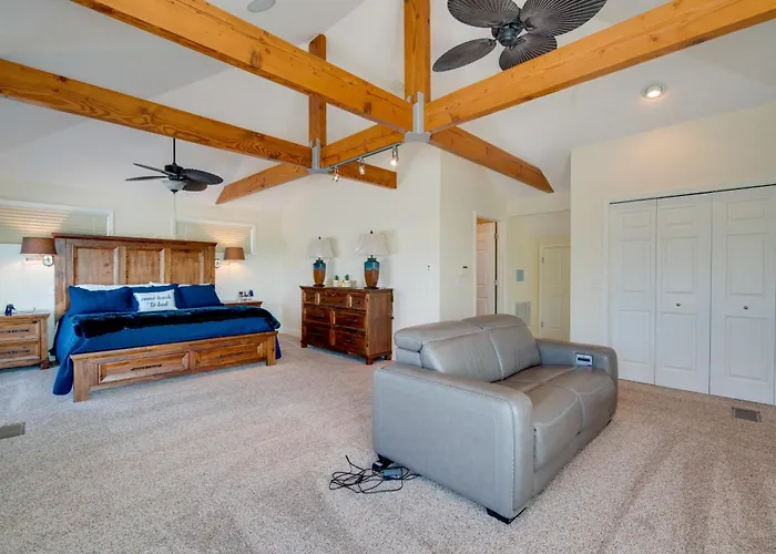 Luxe Spring Hill Home W/ Patio & Dock!