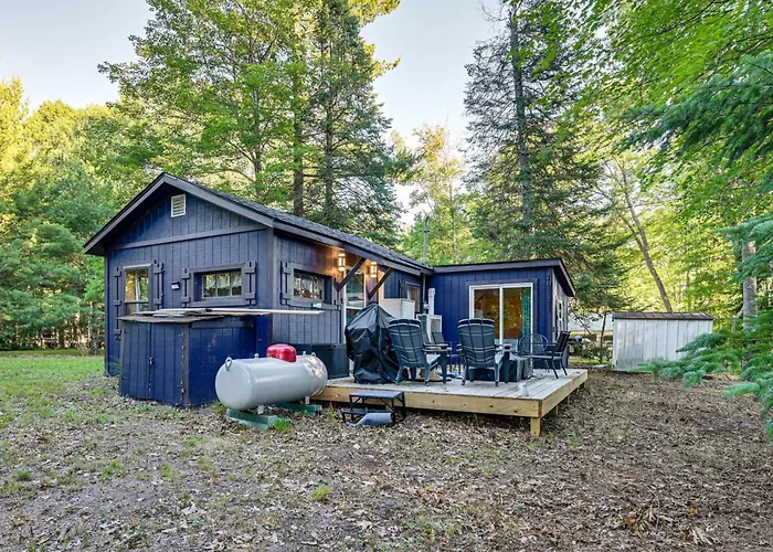 Lake Access & Kayaks: Gladwin Cottage Near Golfing