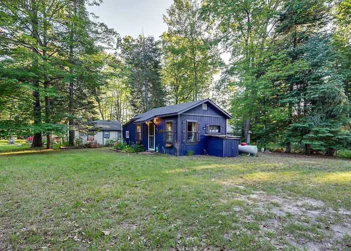 Lake Access & Kayaks: Gladwin Cottage Near Golfing
