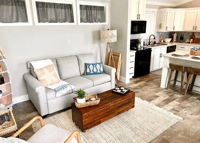 The Little Getaway-Sleeps 4, Firepit, Pet Friendly