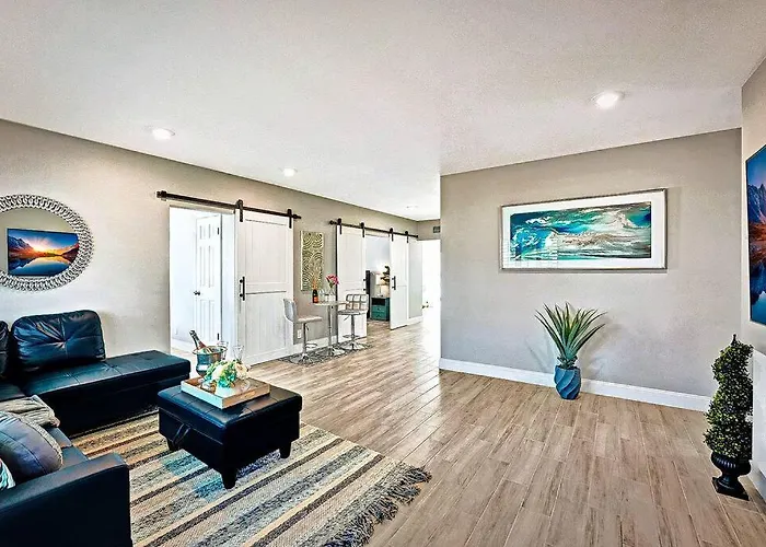 New Waterfront Tropic Oasis - Heated Pool, Canal, Dock, Air Hockey