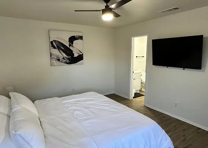Newly Updated Cozy Home