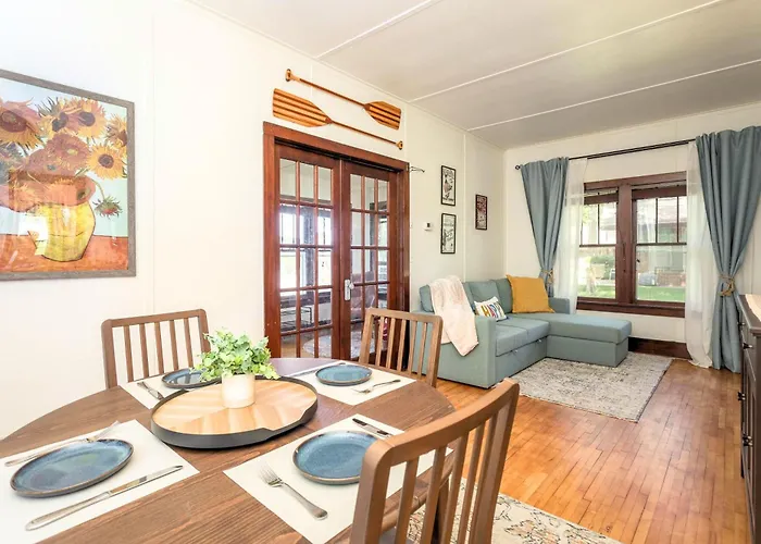 The Cowdry Cottage - Pet-Friendly - Canoe - Bikes
