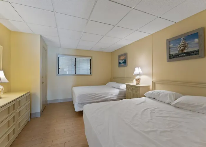 Beach Block Condo With A Pool And Ocean Views!
