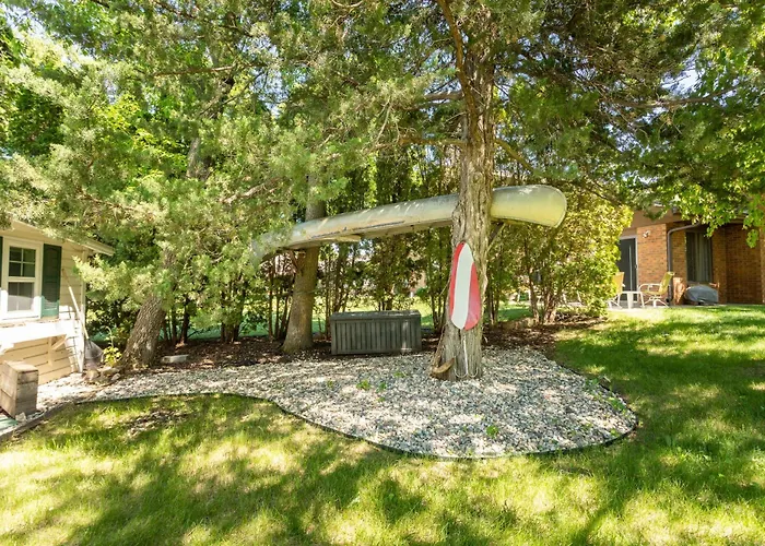 The Cowdry Cottage - Pet-Friendly - Canoe - Bikes