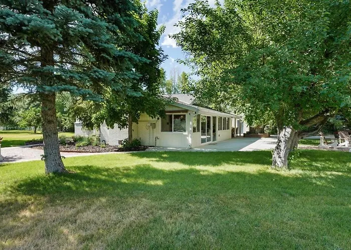 Spacious Serene Retreat Near Provo River