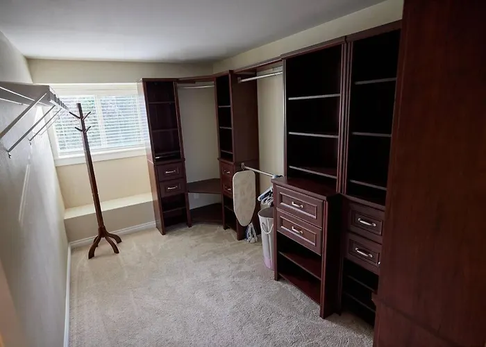 Lake View - Private - Spacious