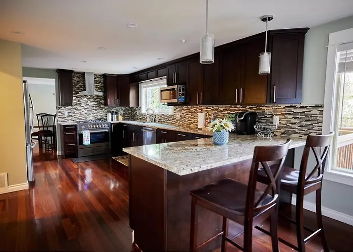 Lake View - Private - Spacious