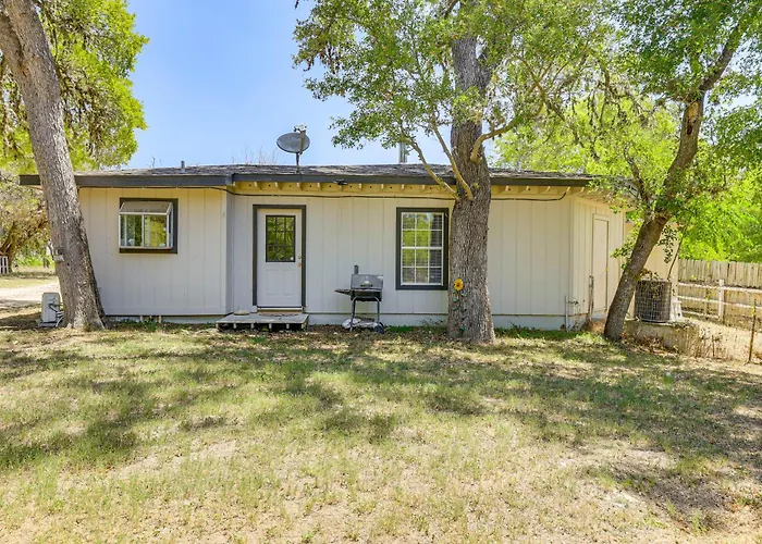 Bandera 'Carriage House' W/ Medina River Access!