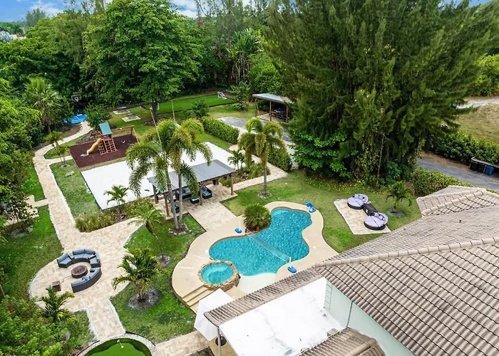 Family Estate Wprivate Pool Basketball Court