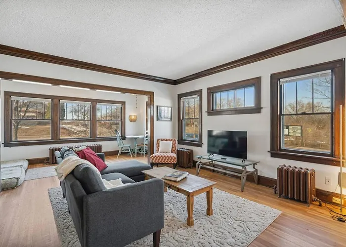 Garden Apt, Majestic Mpls Duplex