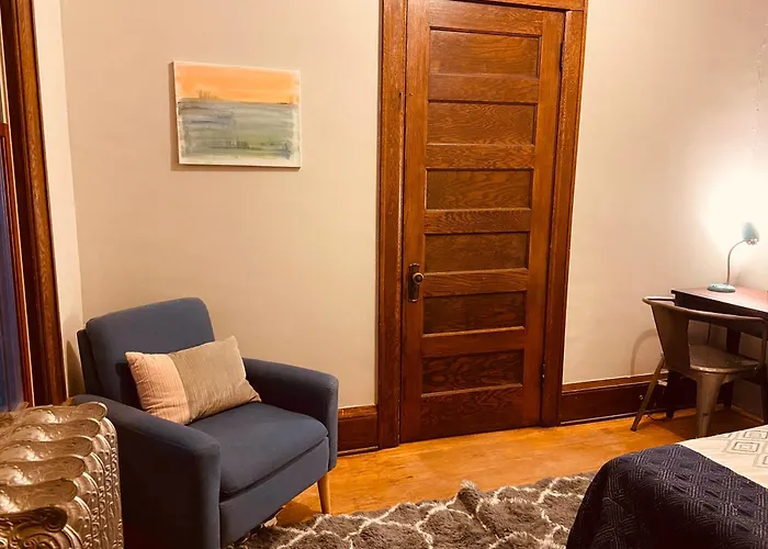 Treetop Apartment In The Heart Of Mpls