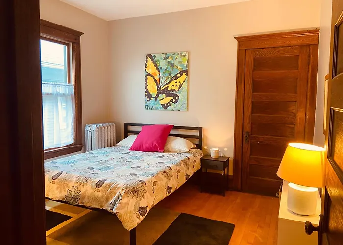 Treetop Apartment In The Heart Of Mpls