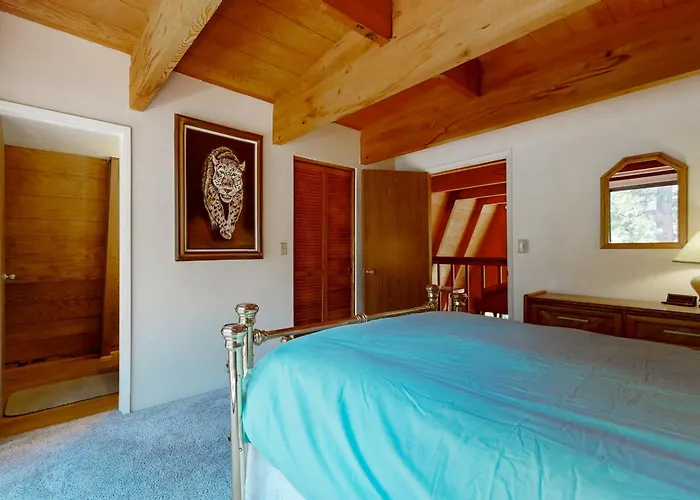 Sierra Nevada Hideaway: Cabin W/ Deck, Mtn Views