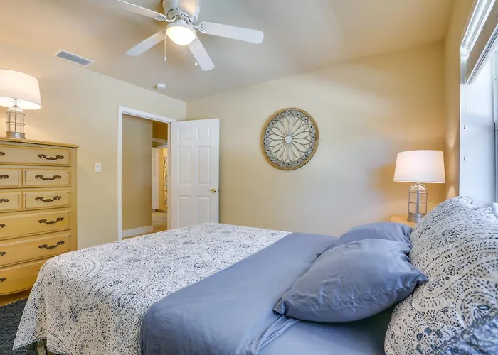 On Lake Istokpoga: Lorida Home W/ Lanai!