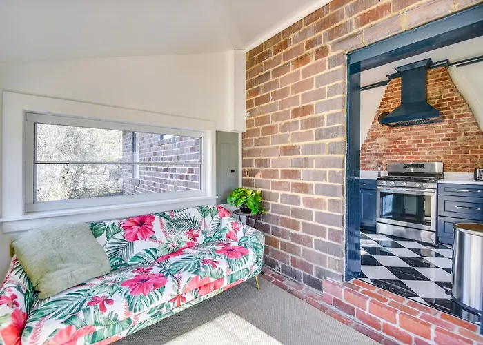 Radiant Gloucester House W/ Private Porch!