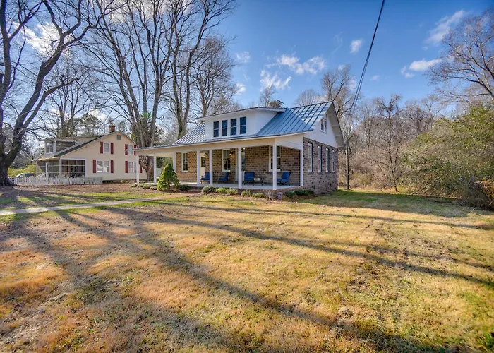 Radiant Gloucester House W/ Private Porch!