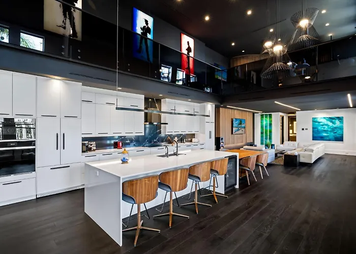 Modern City Loft In Downtown River District