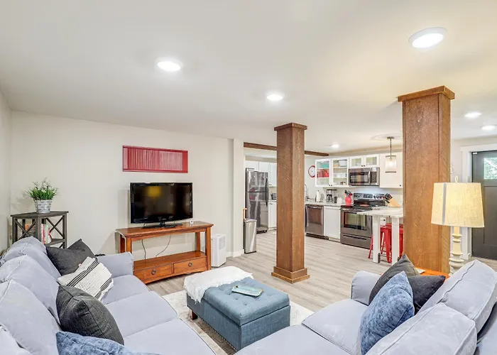 Walk To Downtown Weaverville: Quiet Apartment