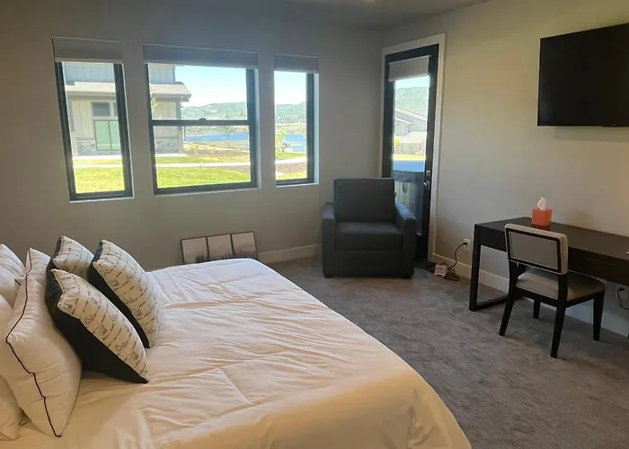 4 Bd Ski Villa With Hot Tub And Bunk Room By Lake!