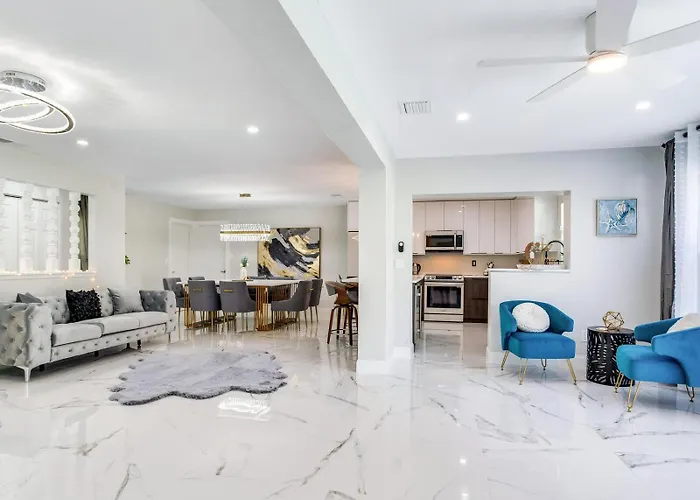 Villa Lux With Pool In Palm Harbor