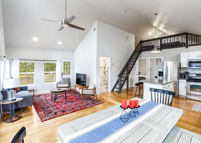 Loft Cabin W Hot Tub, Deck & Fire Pit