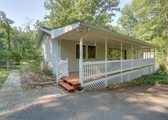 Harpers Ferry Cabin - Walk To Private Lake!