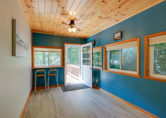 Harpers Ferry Cabin - Walk To Private Lake!