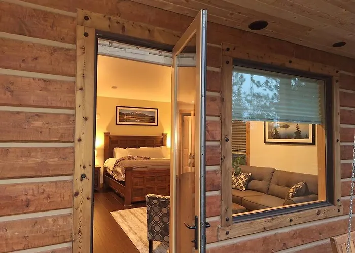 Beautiful Riverfront Near Mt Bachelor With Hot Tub