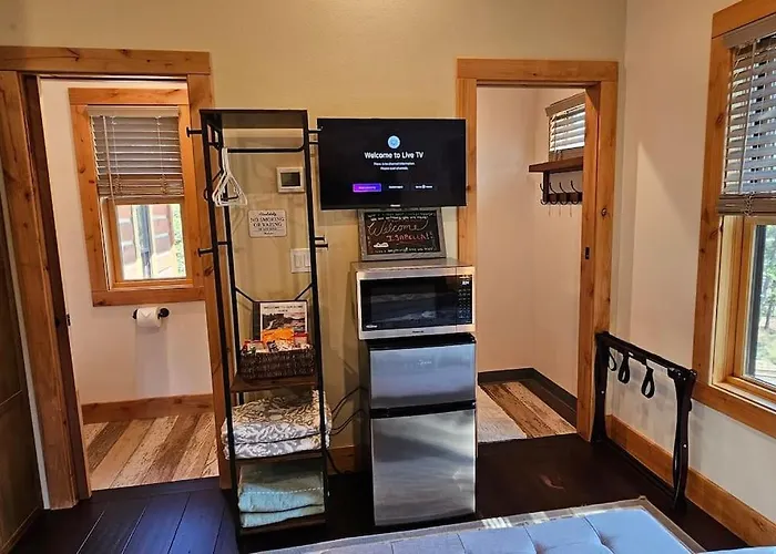 Beautiful Riverfront Near Mt Bachelor With Hot Tub